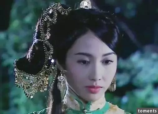 古惑仔『小結巴』44歲了，一路走來完全沒老過，不僅身材沒走樣，人還美得像少女一樣！宣布退出娛樂圈的真