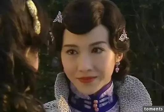 古惑仔『小結巴』44歲了，一路走來完全沒老過，不僅身材沒走樣，人還美得像少女一樣！宣布退出娛樂圈的真