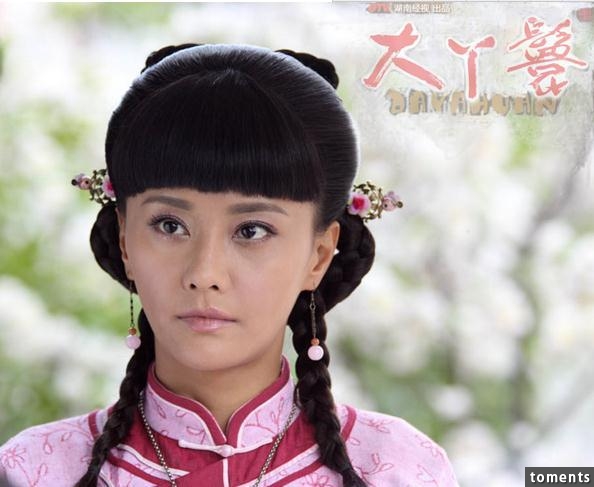 她是北京小妞，苦情女王，頭婚兩年睡不到五次，再婚嫁外國猛男