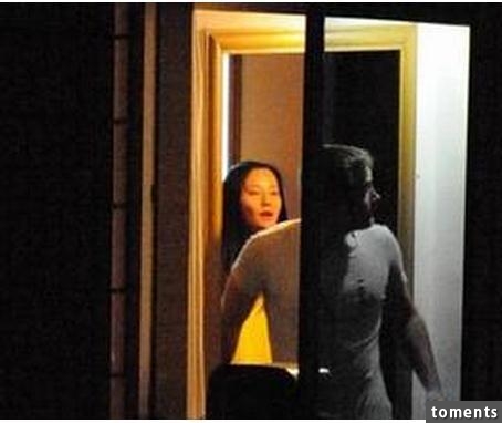 她是北京小妞，苦情女王，頭婚兩年睡不到五次，再婚嫁外國猛男