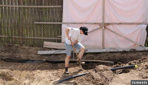開始大都在笑他舉動太傻，結果完工後所有的人都目瞪口呆