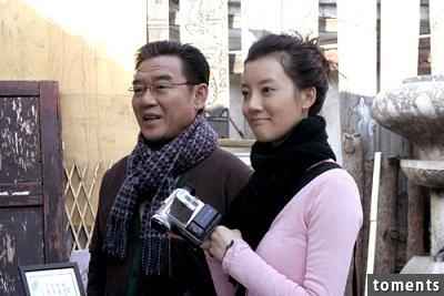 她因成龍“禍害”嫁土豪，又因流產而離婚，被傳億元分手費遭非議