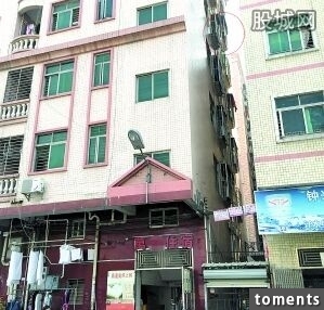 15歲女孩因不戴套OO男友的一句話，狠心地把剛出生的親生嬰兒從5樓扔下！！！連男友也。。。太殘忍了！！