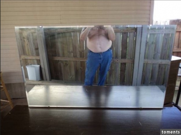 This guy selling a mirror on Craigslist who knows sex sells: