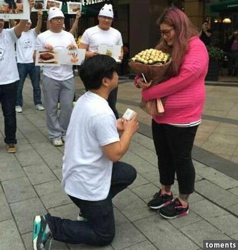 怕正妹女友被搶走，竟然把她從50公斤養到100公斤...這名男子最後還跟她求了婚！結果...