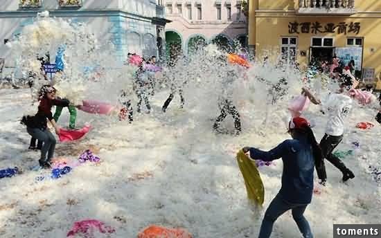 世界上最髒最亂的節日！第7個竟然要脫了衣服做那種事……網友直呼：好爽啊！打死你也不敢去！