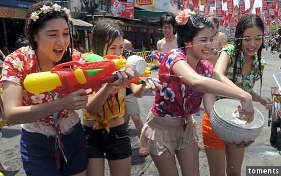 世界上最髒最亂的節日！第7個竟然要脫了衣服做那種事……網友直呼：好爽啊！打死你也不敢去！