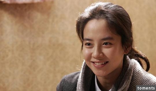 她被稱純天然最美身材女星，參加“跑男”走紅，伊能靜以像她為榮