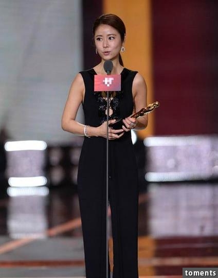 作為娛樂圈黃金單身，林心如表白靳東有男人味兒， 渴望結婚生子