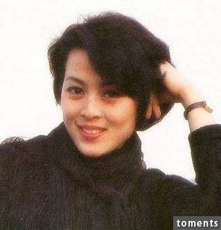 她貌美如花曾紅極一時,卻不幸歷經三次婚姻,遭家暴出軌事業暗淡