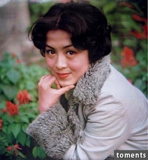 她貌美如花曾紅極一時,卻不幸歷經三次婚姻,遭家暴出軌事業暗淡
