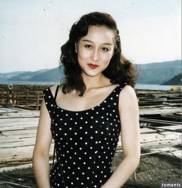 性感的她曾因土氣被拒投資房產負債千萬卻獲李連杰寵愛一生