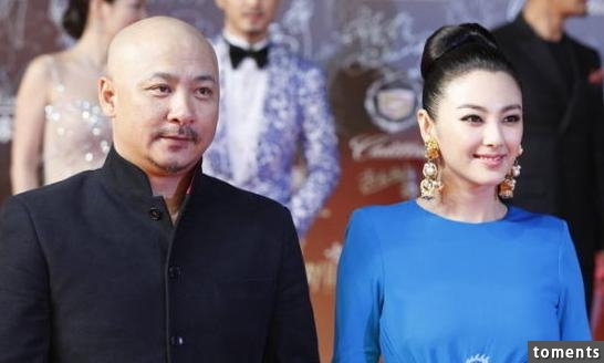 她脾氣暴躁，星爺身邊新一任星女郎，丈夫嫖娼被抓致兩人離婚