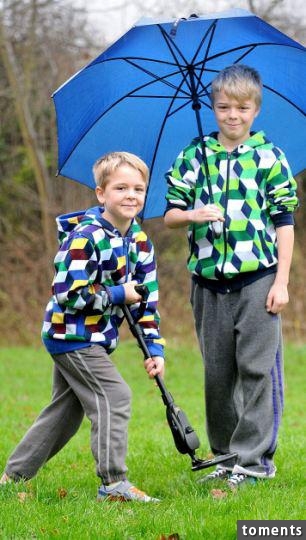 7歲男孩在田園尋寶，沒想到找到的東西驚動了周圍的人！