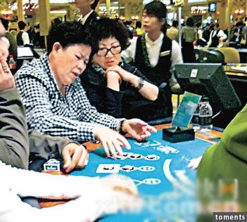 揭明星家人落魄處境:陳奕迅外婆拾荒三餐吃皮蛋