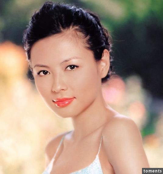 她是当年台湾最火红的性感波霸女星,最经典的小昭,却背夫出轨,而再婚