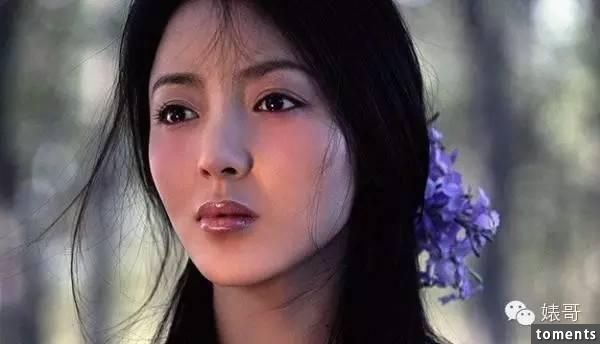 她曾紅極一時，美艷不輸李冰冰，如今事業發展不順變成了爆乳女星