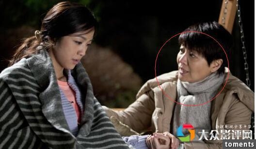 她曾和張艾嘉搶男人兩度離婚生女後與同性愛人愛得坦蕩