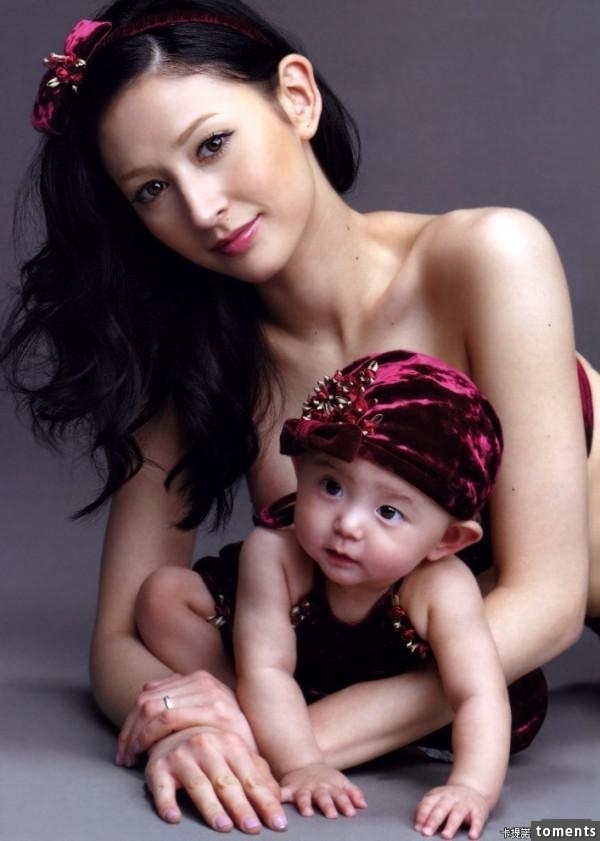他曾經是日本最火紅的混血女神，沒想到意外懷孕結婚生子…讓人傻眼的是，離婚後才28歲的她已經劣化成這樣子…