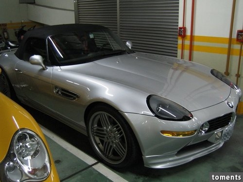 直擊帝寶停車場，千萬跑車停滿滿