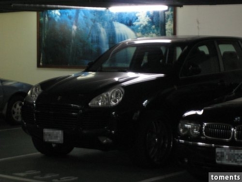 直擊帝寶停車場，千萬跑車停滿滿