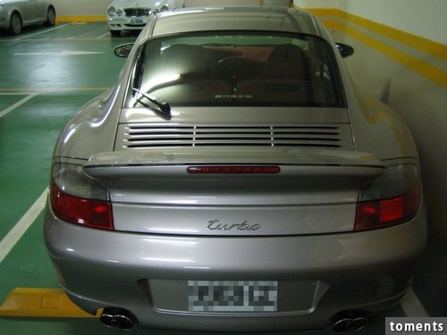 直擊帝寶停車場，千萬跑車停滿滿