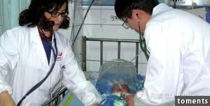 孩子在家睡覺，夫妻外出不到半小時，回到家後被眼前一幕給嚇傻了