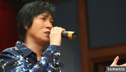 曾經他是紅極一時“民歌王”,當紅遇愛隱退,卻不幸成玻璃人病逝