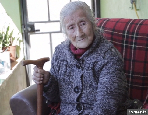 This is 91-year-old Estela Meléndez, of La Boca, Chile. For many years she had a lump in her belly, but thought nothing of it.